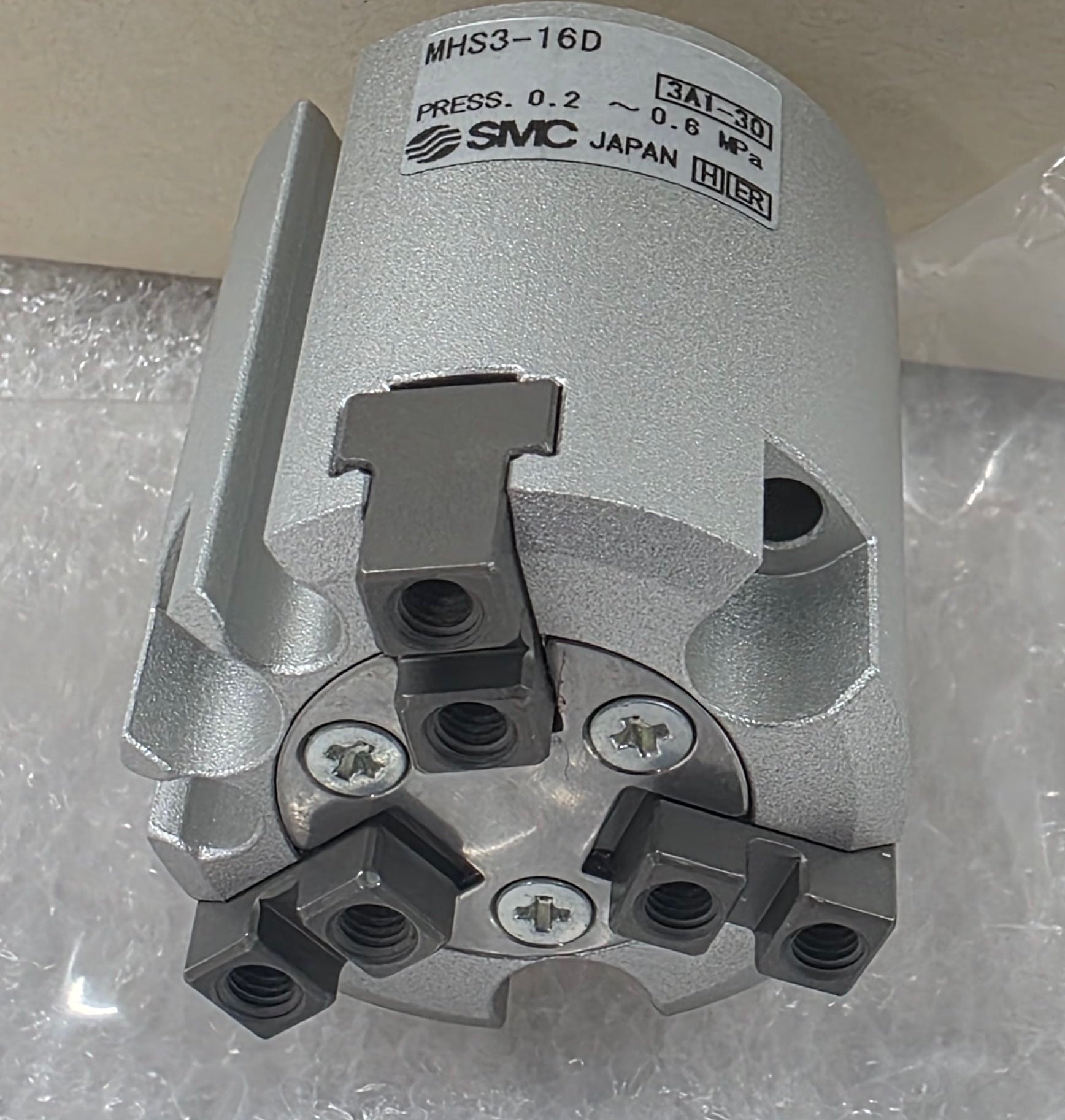 SMC Cylinder Part#MHS3-16D 3 Finger Double Action Pneumatic Gripper